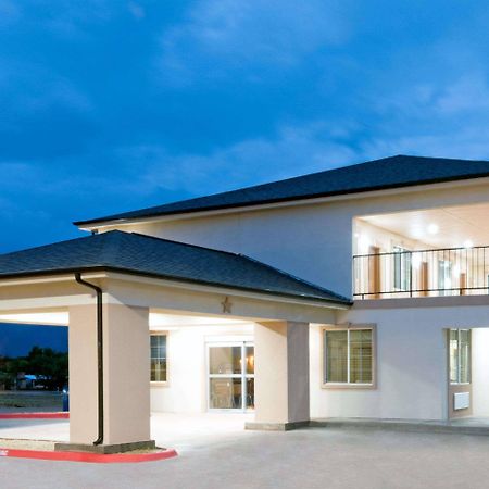 Super 8 by Wyndham Colorado City Exterior foto