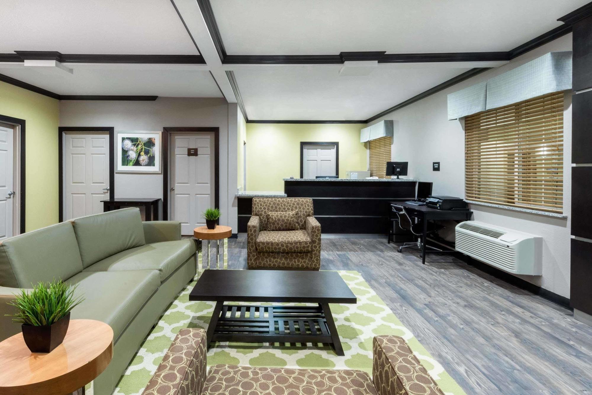 Super 8 by Wyndham Colorado City Exterior foto